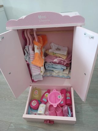 Ropa para jugar de bebes y armario