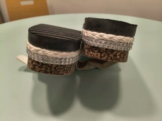 Sandalias con hebillas y pedrería
