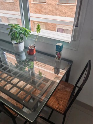 Mesa comedor cristal y metal de Ikea. Más 4 sillas