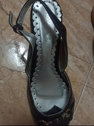 Sandalias cuña negras con hebilla