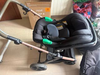 Carrozza per neonati adattabile (ovetto e seggiolino)