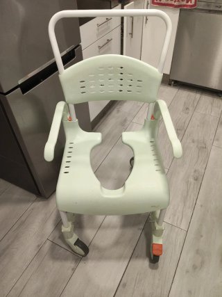 Silla de ducha adaptable
