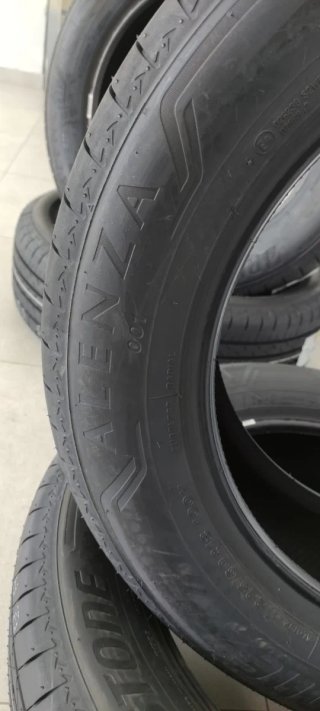 Juego neumáticos Bridgestone 225/60/R18 a estrenar