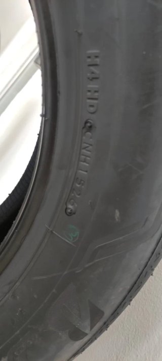 Juego neumáticos Bridgestone 225/60/R18 a estrenar