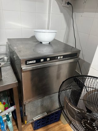 Lavavajillas industrial Zanussi