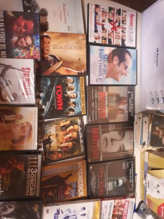 Lote de DVDs de Películas Variadas.