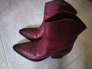 Botines de Piel Rojos