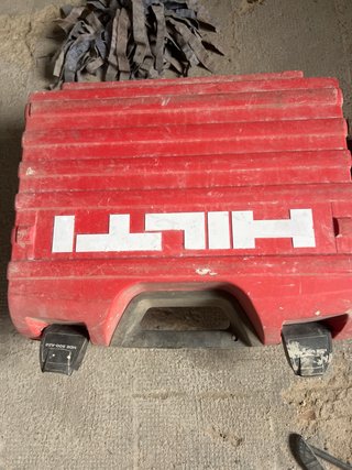 Pistola Hilti + Maletín