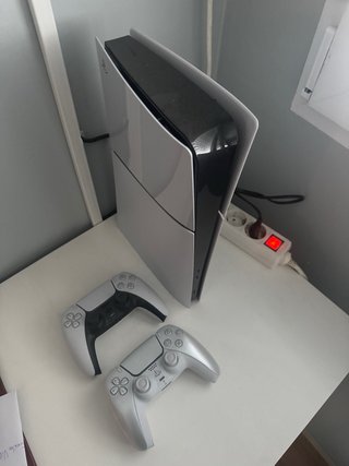 Ps5 slim + 2 mandos