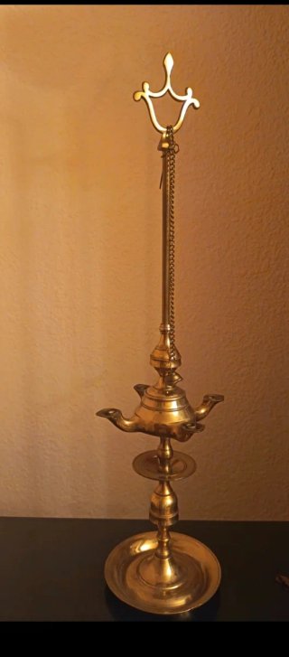 Antigua lámpara de aceite de bronce