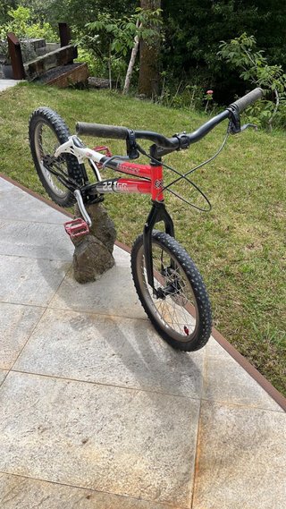 Bicicleta Trial Monty 221 PR