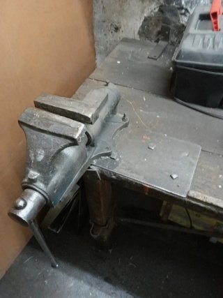 Banco carpintero, con 2 tornillos profesionales.