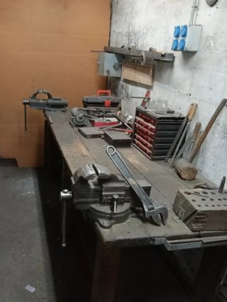 Banco carpintero, con 2 tornillos profesionales.