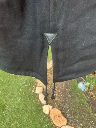 Abrigo Plumas Negro con Capucha