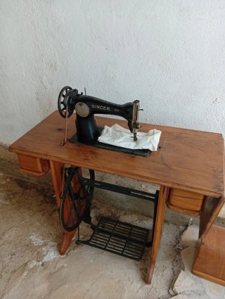 Máquina de coser Singer antigua