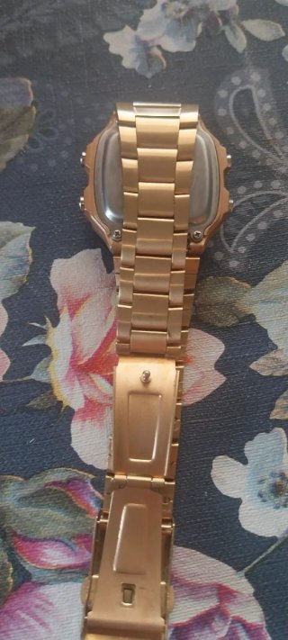 Reloj Digital Retro Dorado PANARS