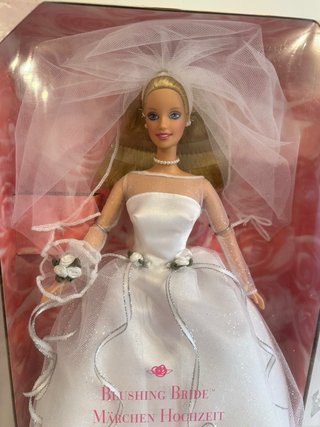 Barbie Novia Brushing Bride