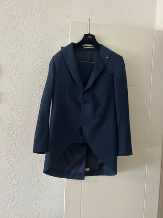 Traje Chaqué corto novio azul marino