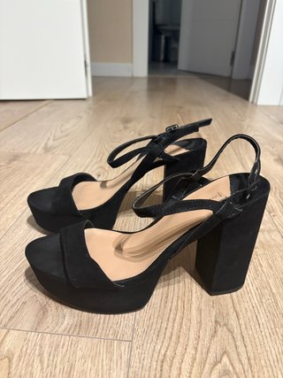 Tacones negros plataforma con pulsera al tobillo