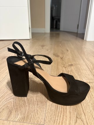 Tacones negros plataforma con pulsera al tobillo