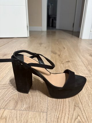 Tacones negros plataforma con pulsera al tobillo