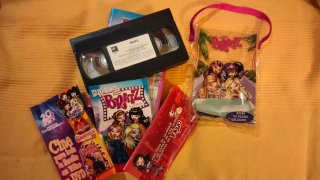 Películas VHS de las Bratz y ET.