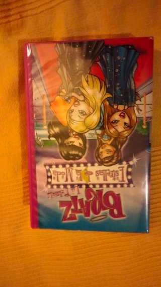 Películas VHS de las Bratz y ET.