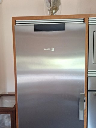 Congelador vertical fagor ZFJ1725X inox.