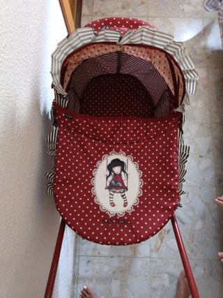 Cochecito de juguete antiguo