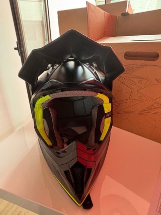 Casco de Cross Raven Ipsum Evo. Comprado hace 8 m.