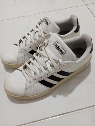 Zapatillas Adidas Blancas y Negras