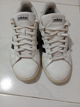 Zapatillas Adidas Blancas y Negras
