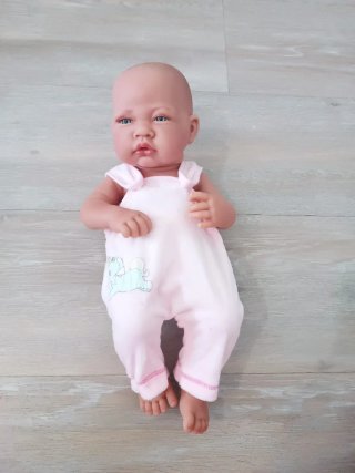 Ropa y muñeca para bebés