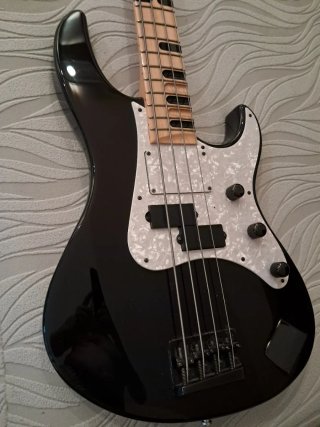 Bajo Yamaha Attitude Limited II Negro