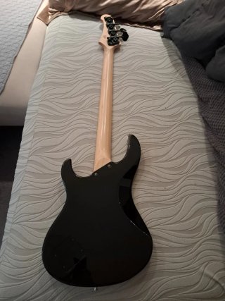 Bajo Yamaha Attitude Limited II Negro