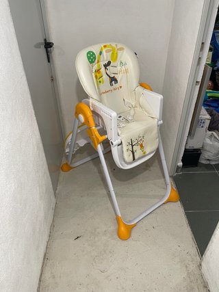 Trona de bebé con estampado de jirafas