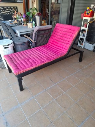 Tumbona regulable con cojín rosa 179x72x40cm
