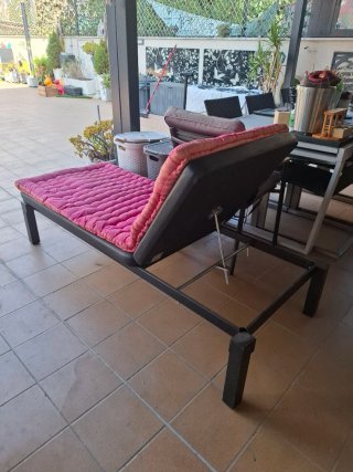 Tumbona regulable con cojín rosa 179x72x40cm