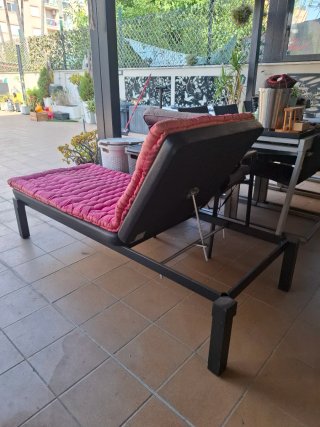 Tumbona regulable con cojín rosa 179x72x40cm