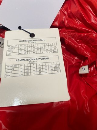 Chaqueta Moncler x Valentino Negra Roja