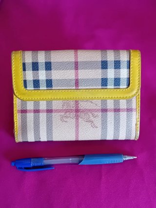 Cartera Burberry Plegable Beige y Amarilla