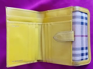 Cartera Burberry Plegable Beige y Amarilla