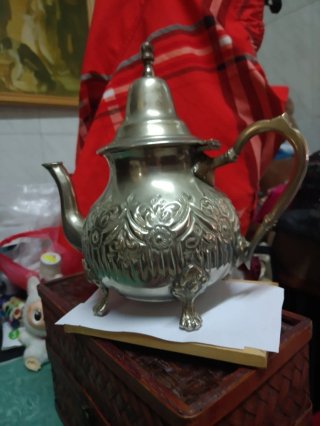 Tetera de cobre ,cinc, baño de plata labrada a man