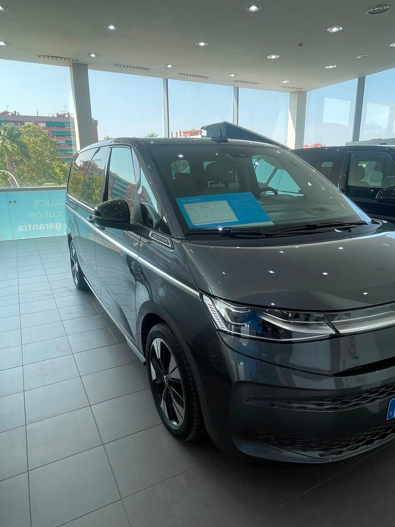 Volkswagen Multivan Style 2.0 TDI 2025