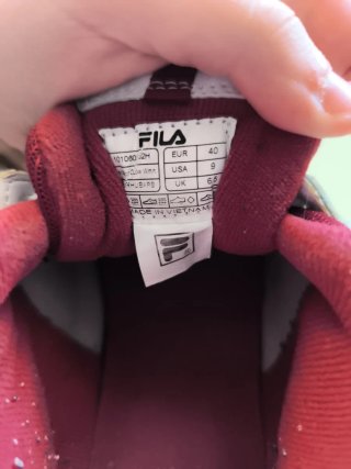 Zapatillas Fila blanca y granate