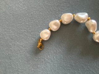 Collar de perlas y oro