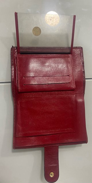 Cartera de piel en color rojo