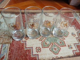 Juego de 4 vasos altos dorados