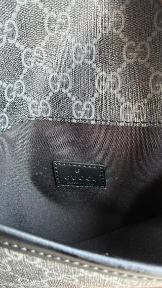Gucci Riñonera GG Supreme Negra con Caja y Funda O