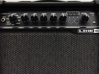 E1815029-0    Amplificador Guitarra Line 6 Spider